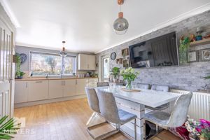 Kitchen Diner- click for photo gallery